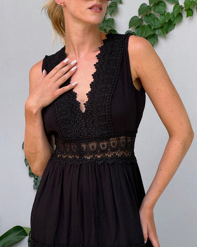 Aurélie – Romantisches Spitzenkleid mit V-Ausschnitt