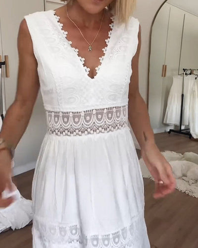 Aurélie – Romantisches Spitzenkleid mit V-Ausschnitt